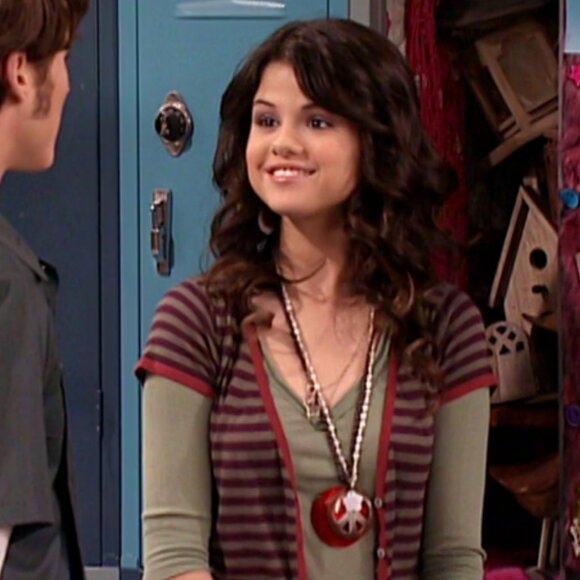 NWT 2000s Peace Symbol Beaded Necklace Pendant Necklace ASO Alex Russo - Picture 9 of 11